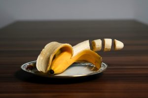 香蕉的卡路里和蛋白质分别有多少？