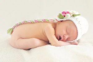 宝宝吐奶和溢奶：判断方法和对应措施