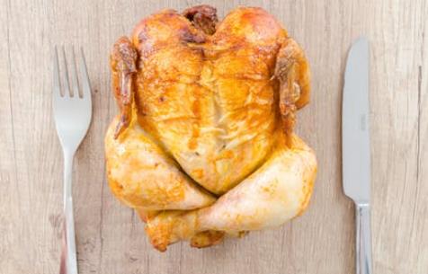 鸡大腿里有脂肪吗？鸡大腿跟鸡胸肉哪个更健康热量低？