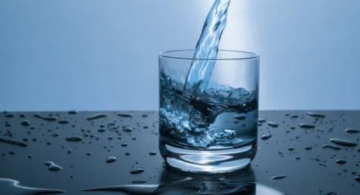 多喝水可以治疗便秘吗_管用吗？