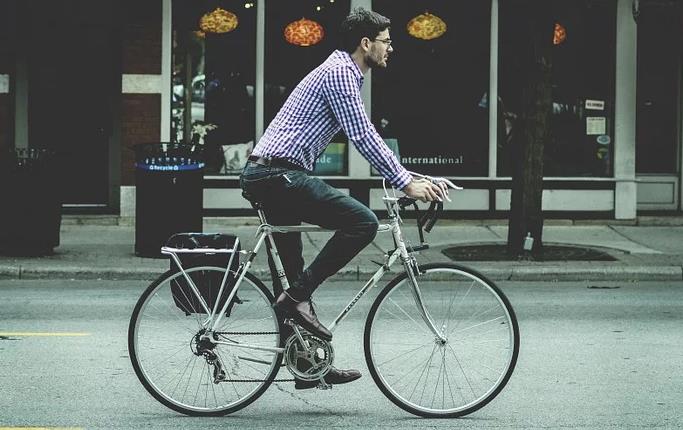骑自行车上班的好处：骑自行车上班的人更长寿