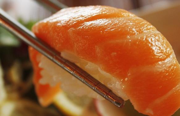 三文鱼可以抗炎吗？炎症吃三文鱼的好处有哪些？