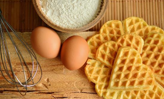 鲜鸡蛋中富含蛋白质吗？一个鸡蛋有多少蛋白质？