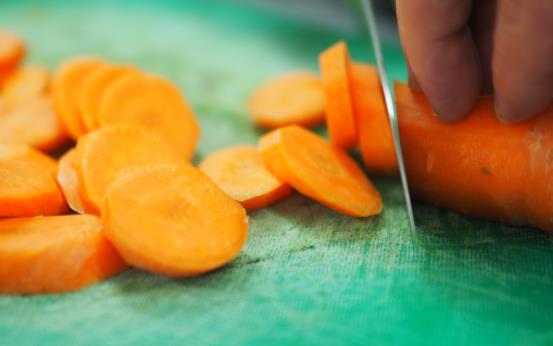 胡萝卜的功效与作用_胡萝卜的食用方法和禁忌