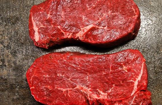 新的研究发现吃红肉可能会导致脂肪肝问题