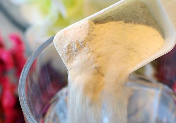 为什么蛋白粉要和水或牛奶一起服用？