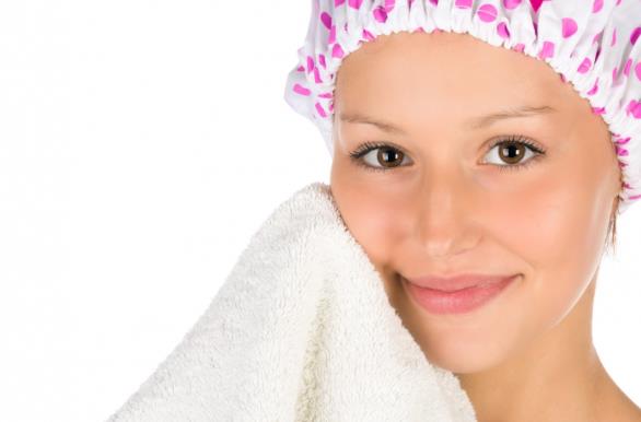 温水洗脸的坏处：可能导致皮肤衰老加快？