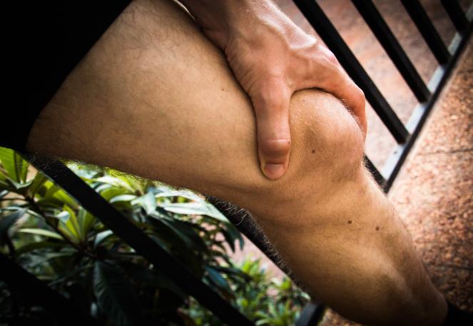 膝盖痛不一定是关节炎：有1症状恐是腱鞘巨细胞瘤